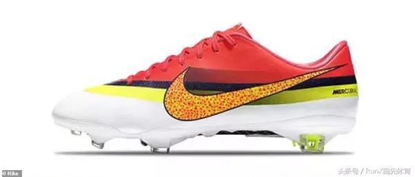 c罗15年踢曼城,c罗15代球鞋
