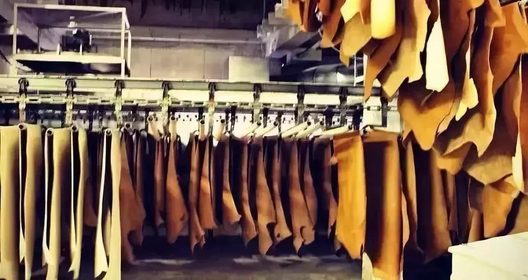 为铁矿工人定制的红翼工装靴，真正脚感如何？