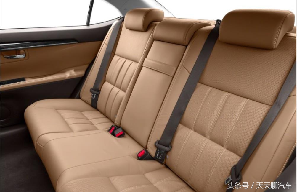 2017款雷克萨斯ES350一款专为舒适设计的中型车，拥有全尺寸轴距