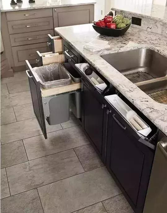 给大家推荐一款橱柜设计,自带高级感的橱柜这样设计