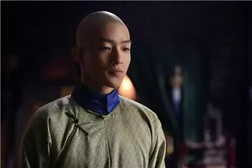 鏍¤崏鐨勪粬,琚О涓烘牎鑽夌殑鐢蜂汉