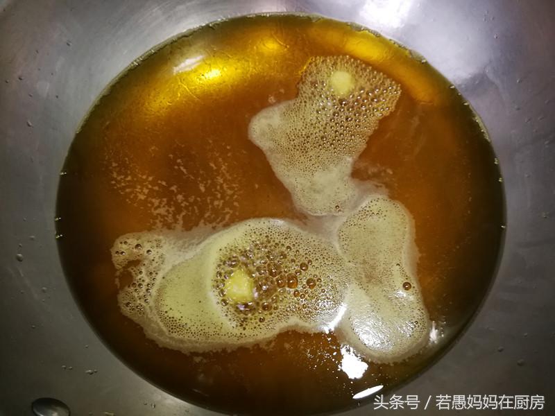 炸油条怎么做酥脆松软现做现吃,自己在家炸油条脆皮油条的做法