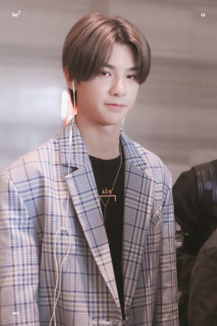 《明星大侦探》第二期录制现场，邓伦鬼鬼都来了，新嘉宾被质疑