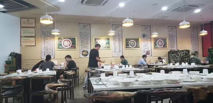 辣到冒汗的火锅,辣到爆火还想吃的美食