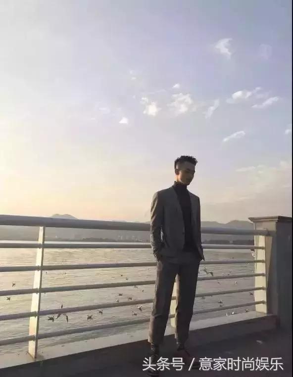 采访别人一身衣服多少钱,采访男生一身穿搭几十万