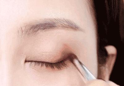 画眼妆时是该先画眼线还是涂眼影,素颜妆眼影部分怎么画眼线