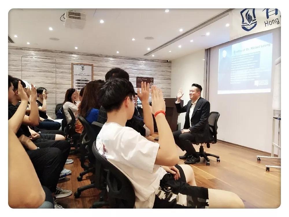 香港凤凰卫视主持人采访李嘉诚,香港凤凰卫视研学