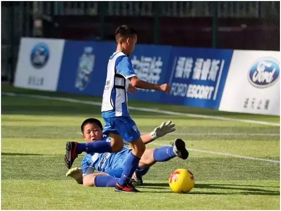 前国足挑战射门,早期国足头球破门