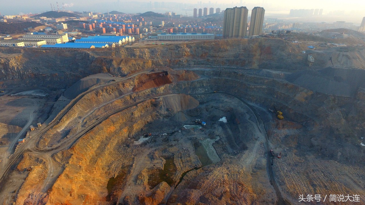 石灰石矿的足球场,大连石灰石矿足球场人数