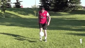 最全颠球的练习方法,实用的颠球技巧