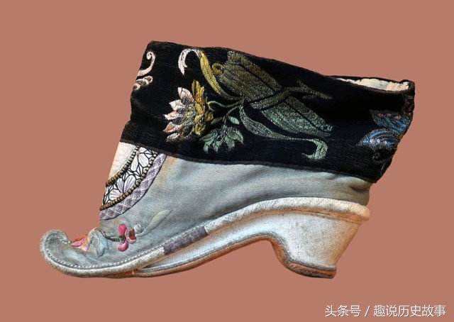 缠足三寸金莲是什么,三寸金莲脚长多少厘米
