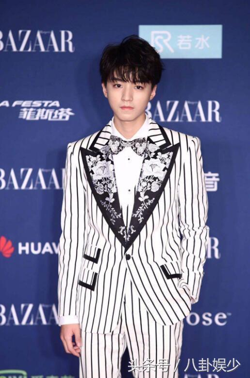 芭莎慈善夜王俊凯,芭莎慈善夜王俊凯易烊千玺蔡徐坤