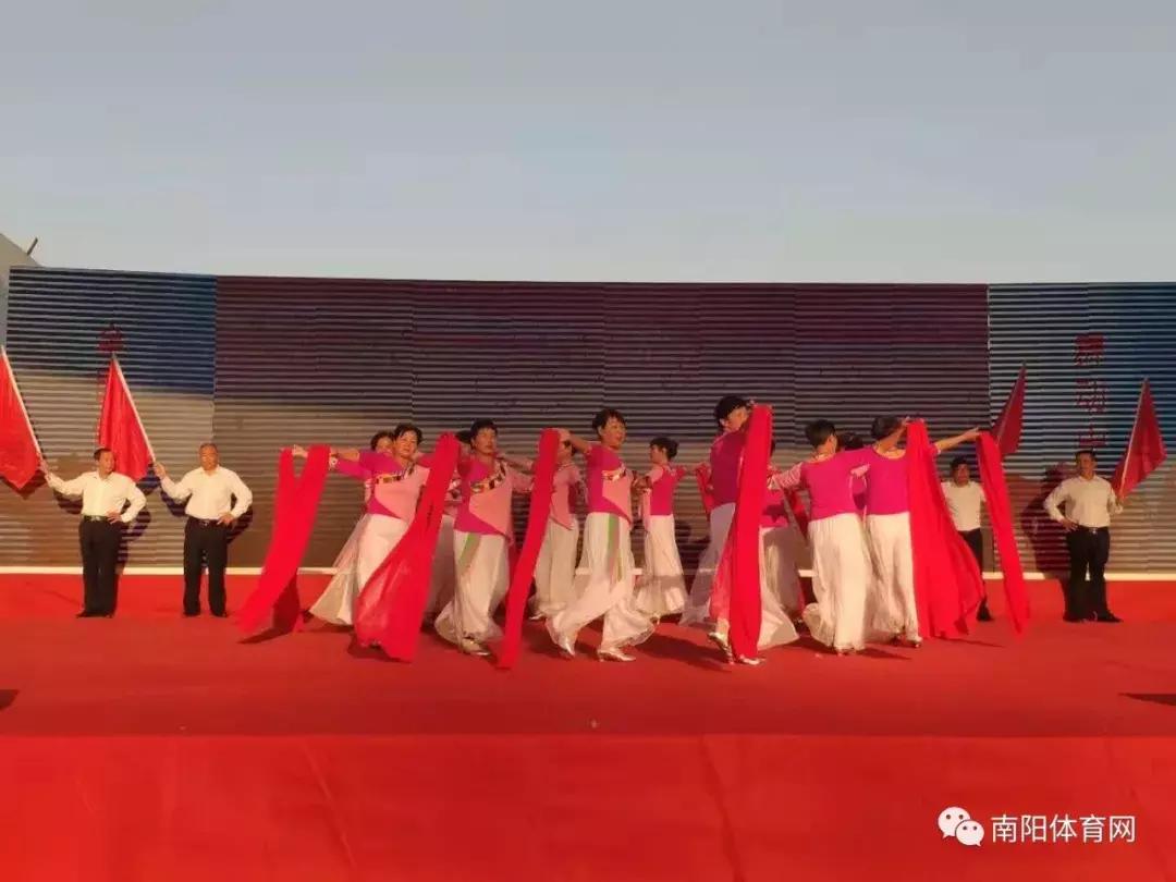 舞动广场健身操,2018南阳市广场舞健身操