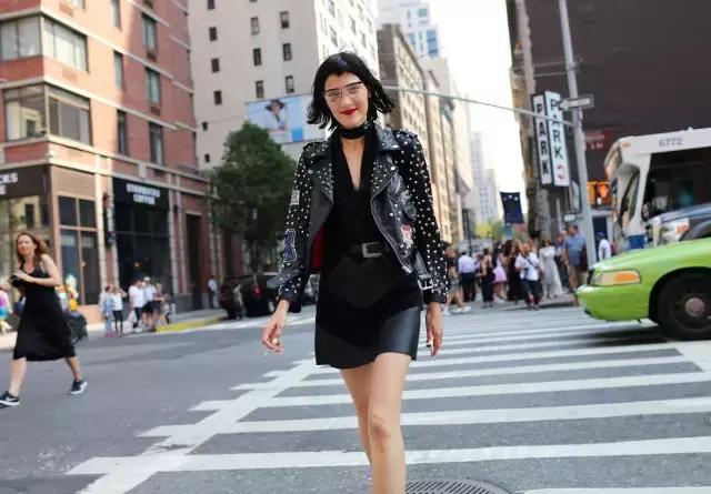 秋天怎么穿时髦又有气质,今年秋天最流行的搭配