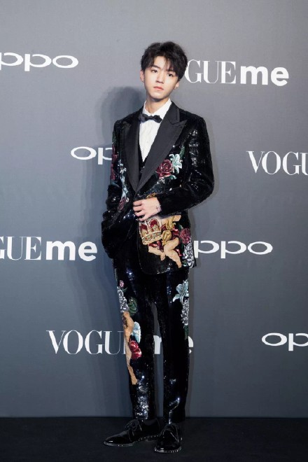 时尚芭莎盛典红毯杨颖,杨颖登时尚芭莎封面白色