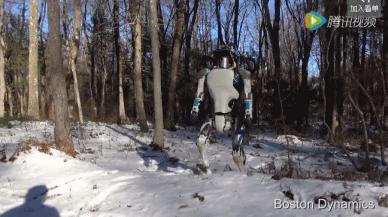 机器人跑酷太空步,机器人跑酷单脚跳上阶梯