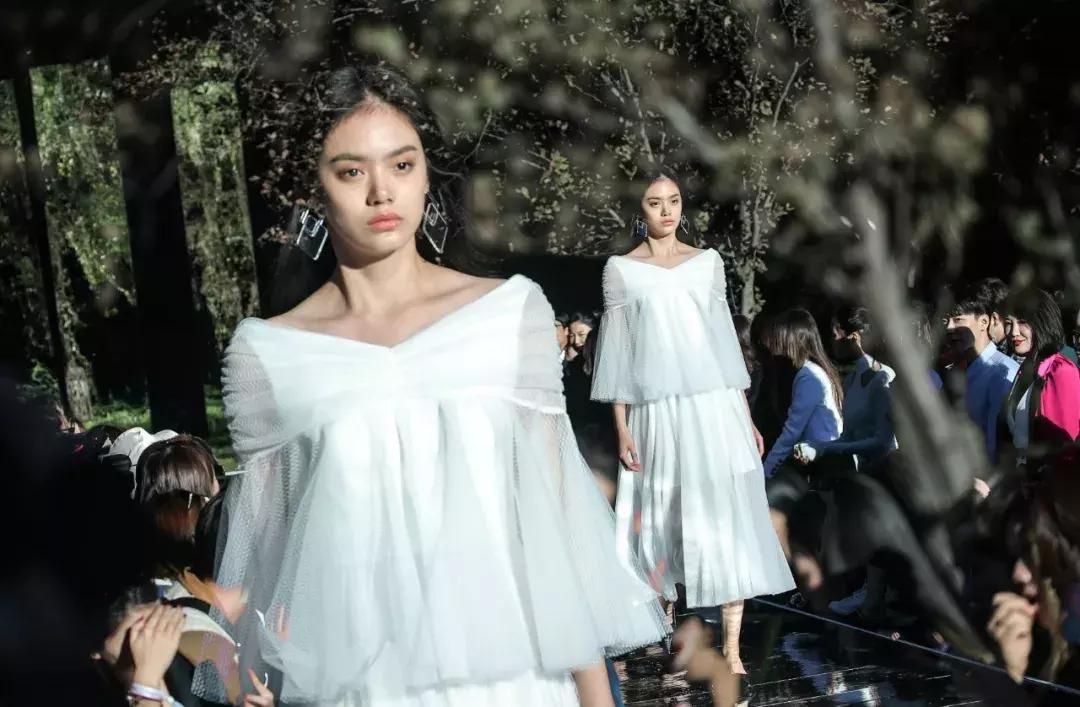 当了导演的叶谦，果然让19SS美得大不一样了！