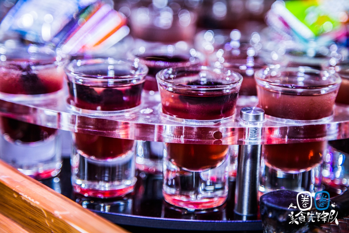 成都凌晨2点还在排队的贰麻酒馆，终于带着大熊猫来南昌了！