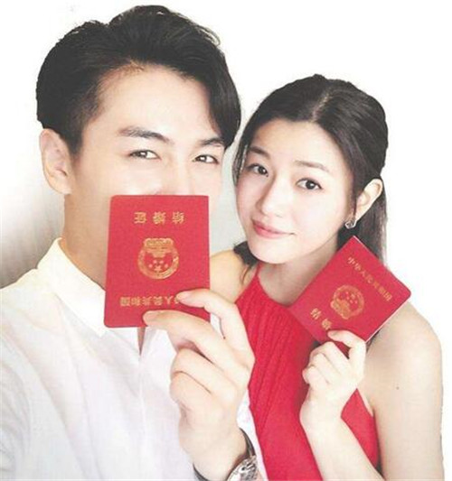 结婚证件照片有什么要求,结婚证照片拍照姿势有要求吗