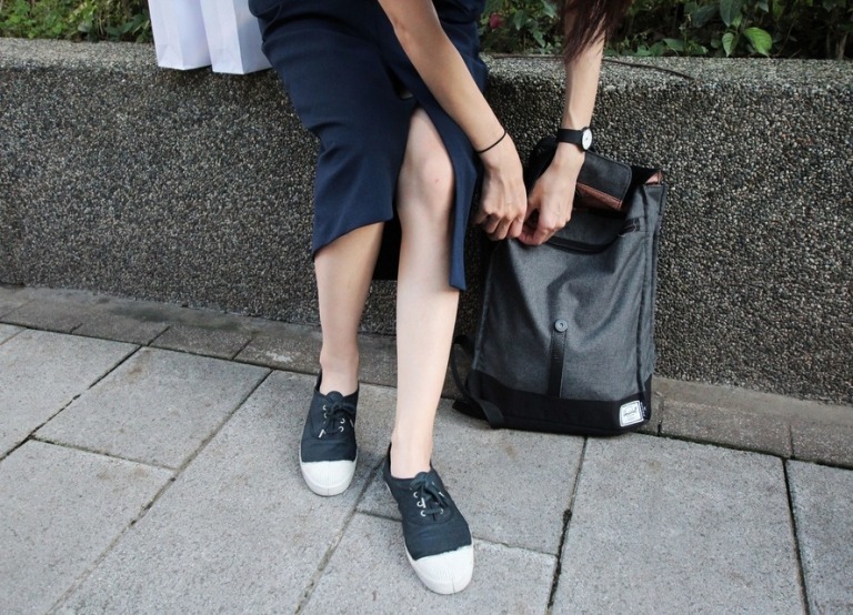 小白鞋小黑鞋视频,适合穿搭的小黑鞋