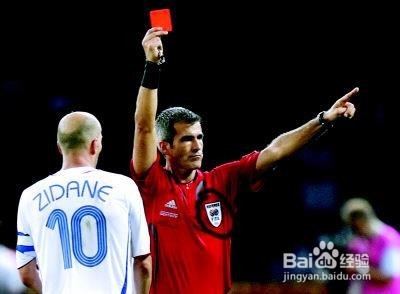 足球裁判吹哨规则和手势教学,足球裁判吹哨规则和手势