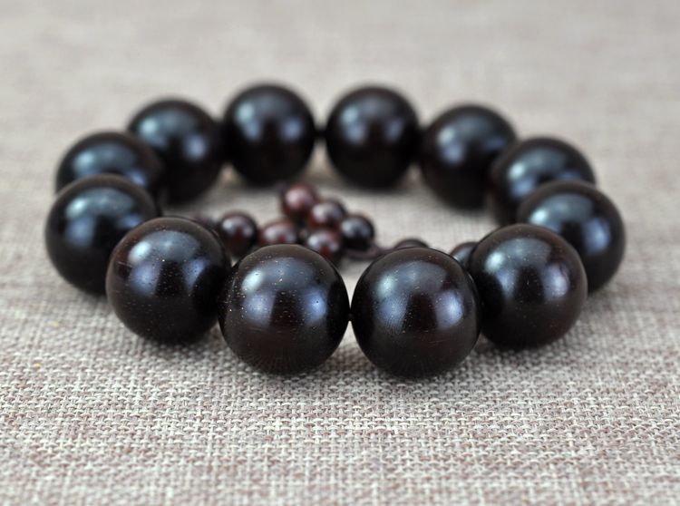 小叶紫檀手串佩戴不宜去哪些地方,佩戴小叶紫檀的三不宜