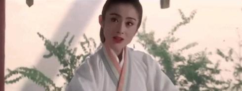 香港90年代她背景大到没人敢惹，遭赵薇横刀*爱夺**，今50岁被疑整容