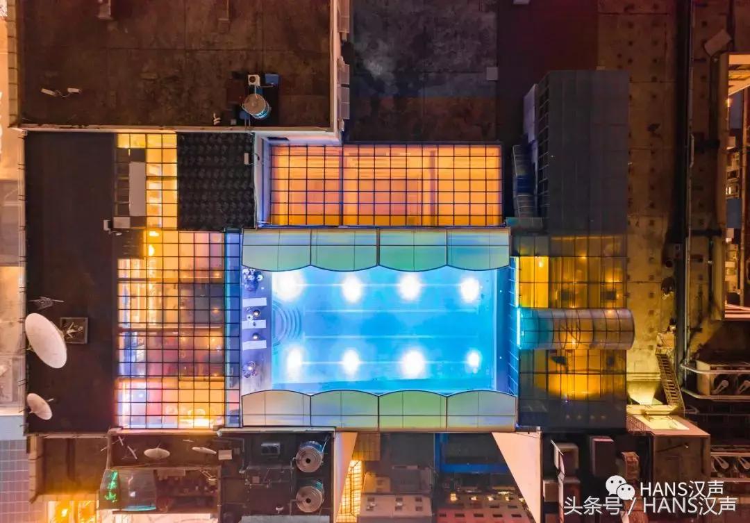 走，一起去武汉奇妙顶楼天台踢球蹦迪撸串