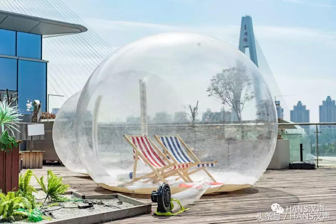 走，一起去武汉奇妙顶楼天台踢球蹦迪撸串