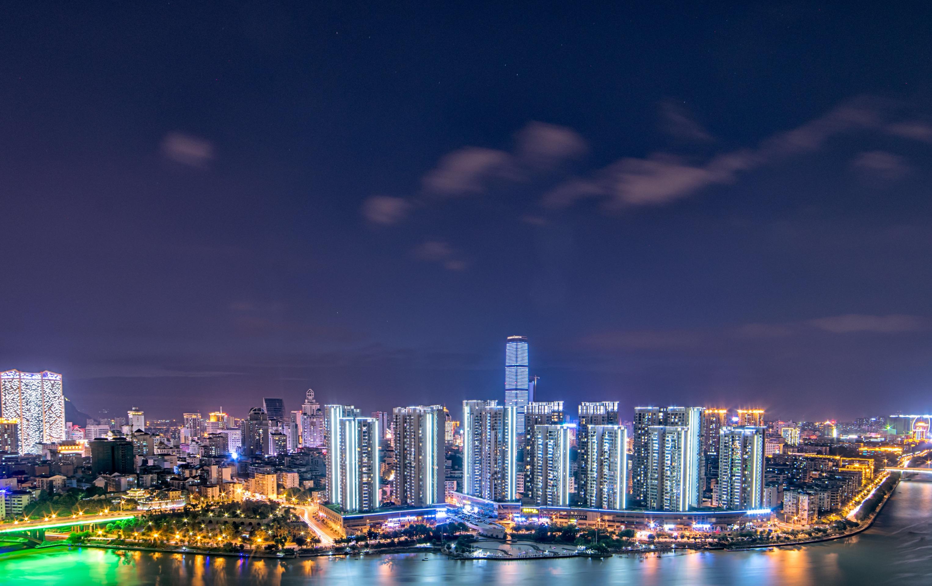 一个以山水闻名的省份,有个被低估的工业重城,居然靠美食出名?