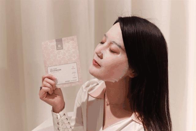 一盒见效的美白面膜,一盒两片的面膜