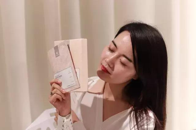 一盒见效的美白面膜,一盒两片的面膜