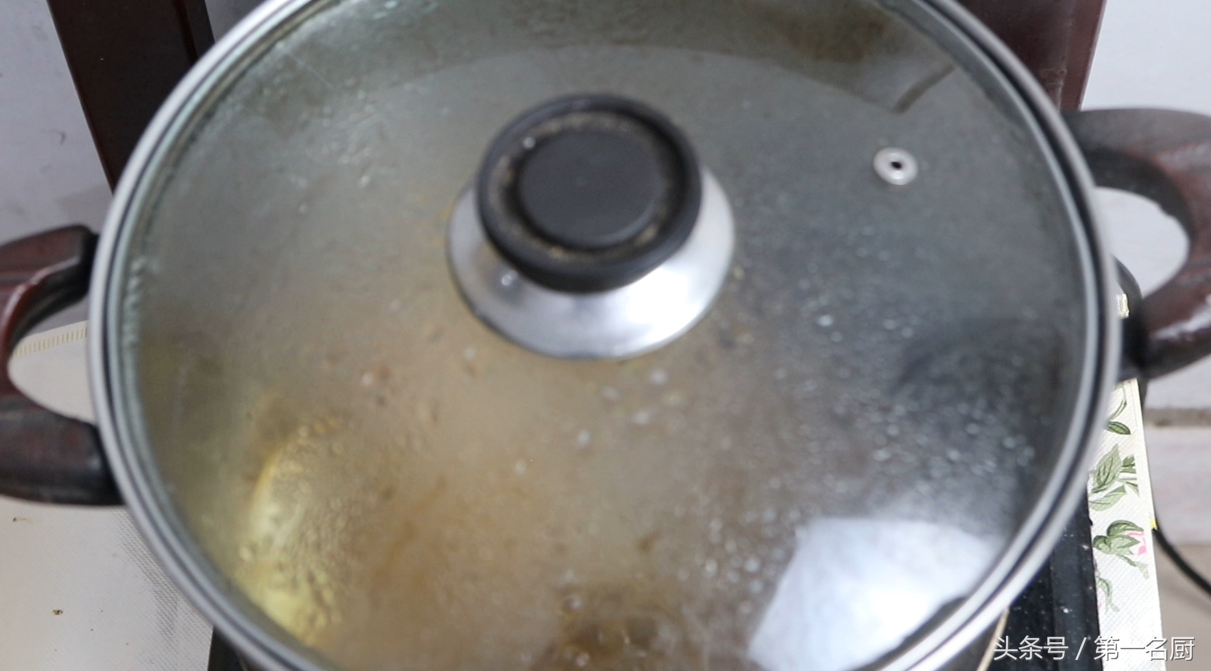 吕小厨咸香软糯红烧排骨,红烧排骨怎么做好吃又软烂