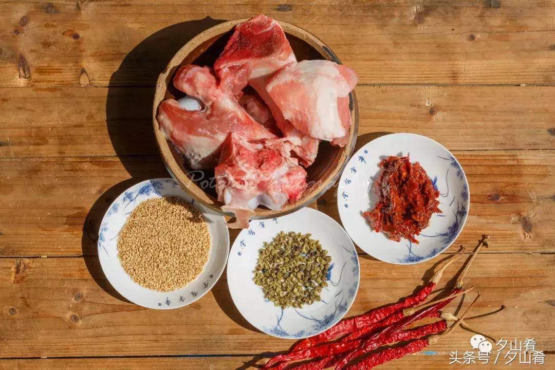 冷锅串串香不收锅底,热锅串串的做法