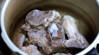 冷锅串串香不收锅底,热锅串串的做法