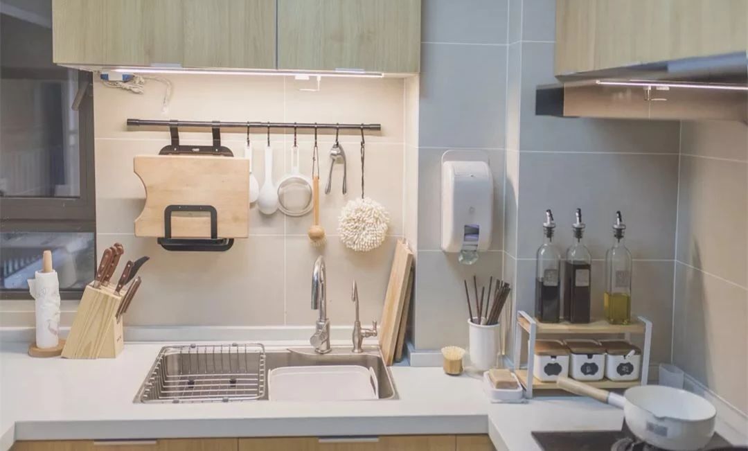 有没有不含甲醛的玻璃胶,有没有不长霉的玻璃胶