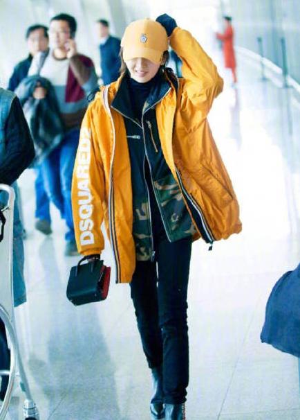 周冬雨同款衣服穿搭秋冬,周冬雨牛仔裤连衣裙