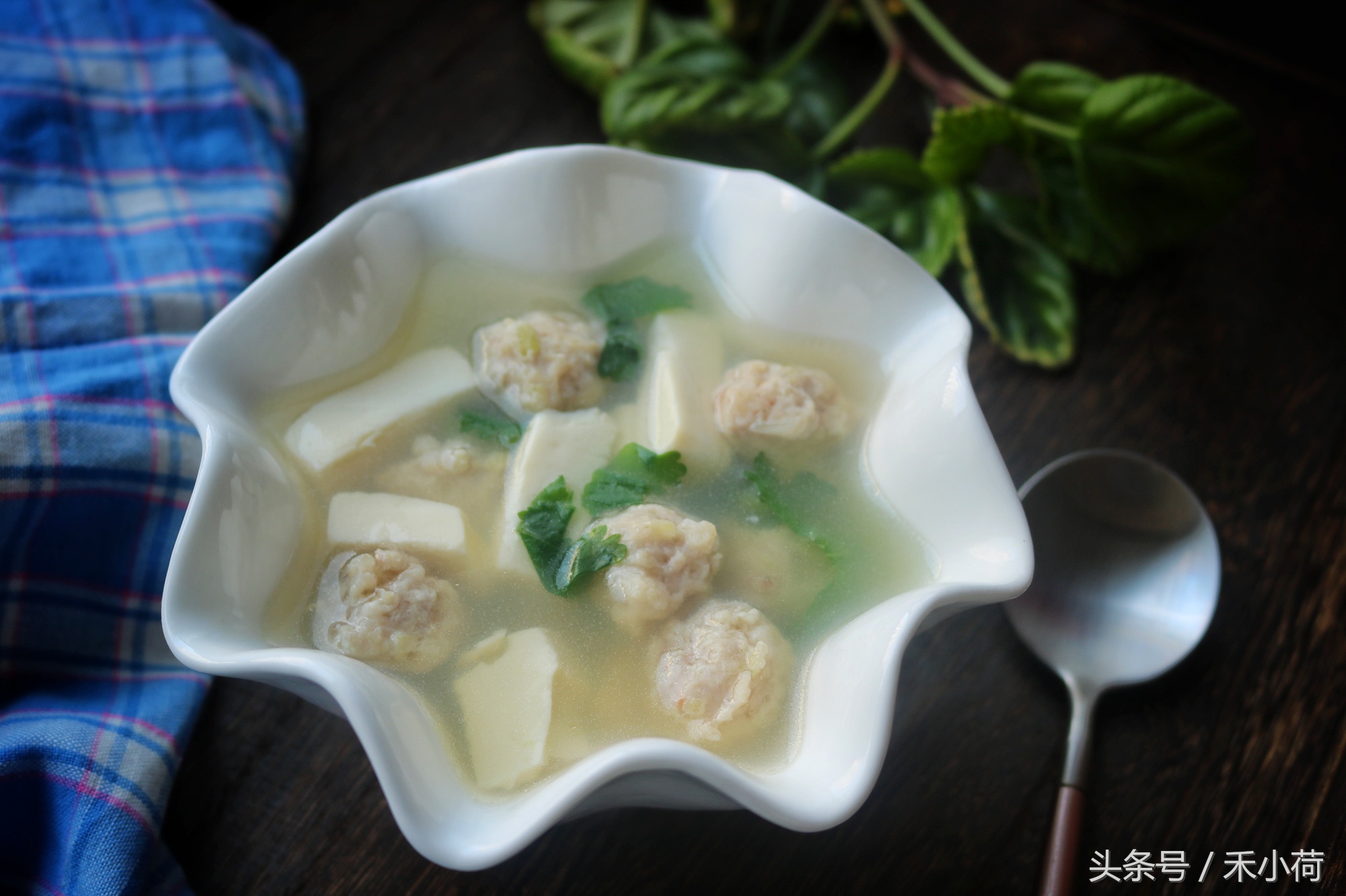 肉丸怎么做成q弹又好吃,肉丸如何才能做的q弹软糯