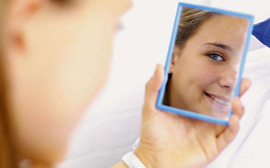 显老的鱼尾纹赶也赶不走？这种方法安全又见效！