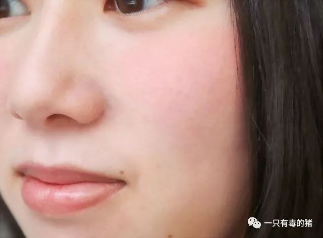 深扒摔跤炫富：原来富婆们20w包包里的东西也没什么了不起