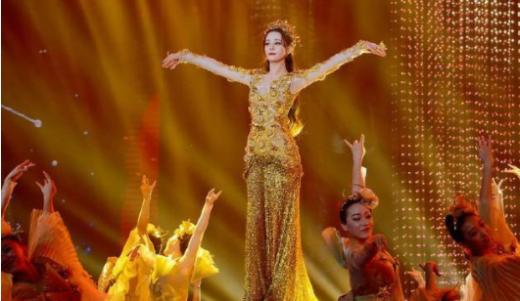 热巴金鹰杨幂,热巴金鹰奖服装