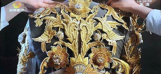 宫绣金鹰华服刷爆网络，与同有“匠美“之称的缤瑞并称刷分神器！