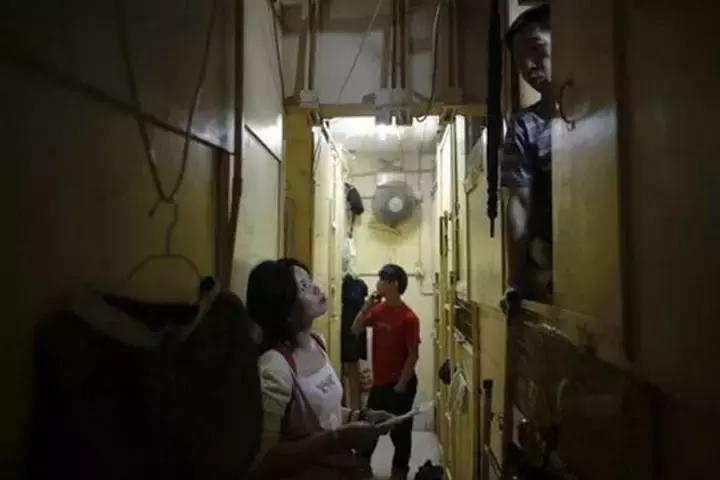 香港的棺材房是怎么样的,香港棺材房为什么那么多人住
