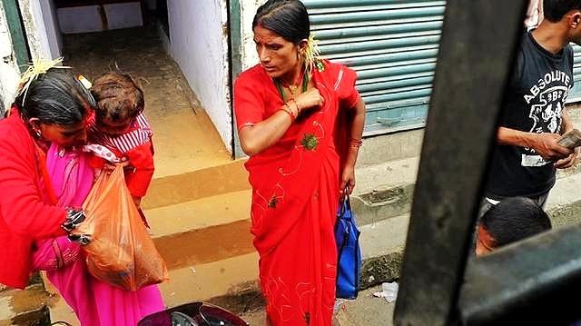 尼泊尔空中客车,尼泊尔大巴司机山路开车视频