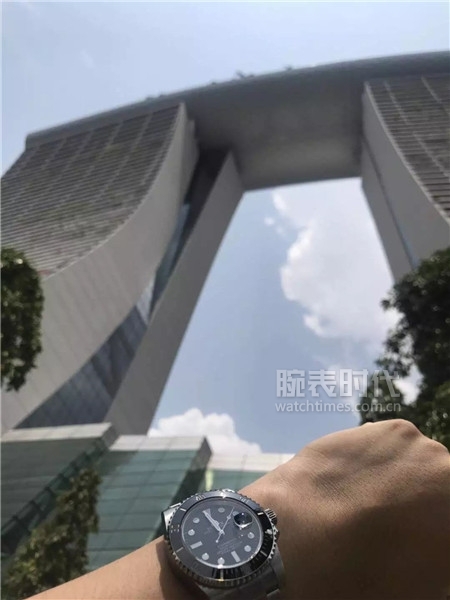 劳力士间金黑水鬼二手表价格,劳力士带日历的黑水鬼有夜光