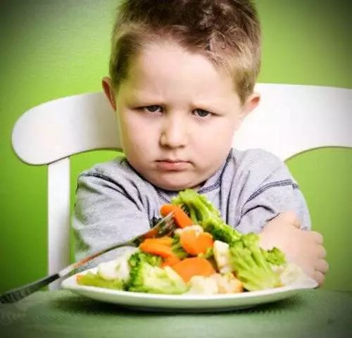 宝宝不吃辅食怎么对付,喂辅食正确姿势