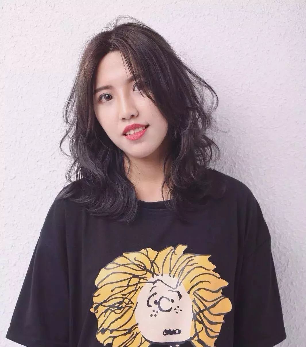 50岁女人脸大圆适合什么发型,脸大脖子短中年女士适合什么发型