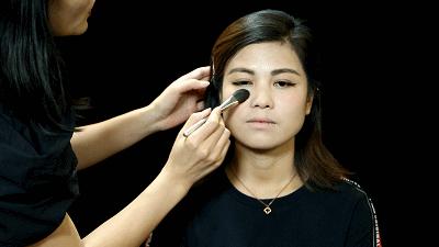 方脸女生如何靠化妆提升高级感,圆方脸女生怎么化妆