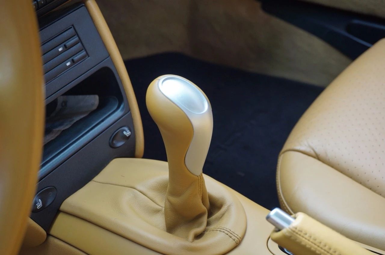 手动挡停车场保时捷911,试驾保时捷911入门版