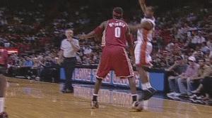 高帮篮球鞋更保护脚踝吗,有碳板不容易崴脚的篮球鞋